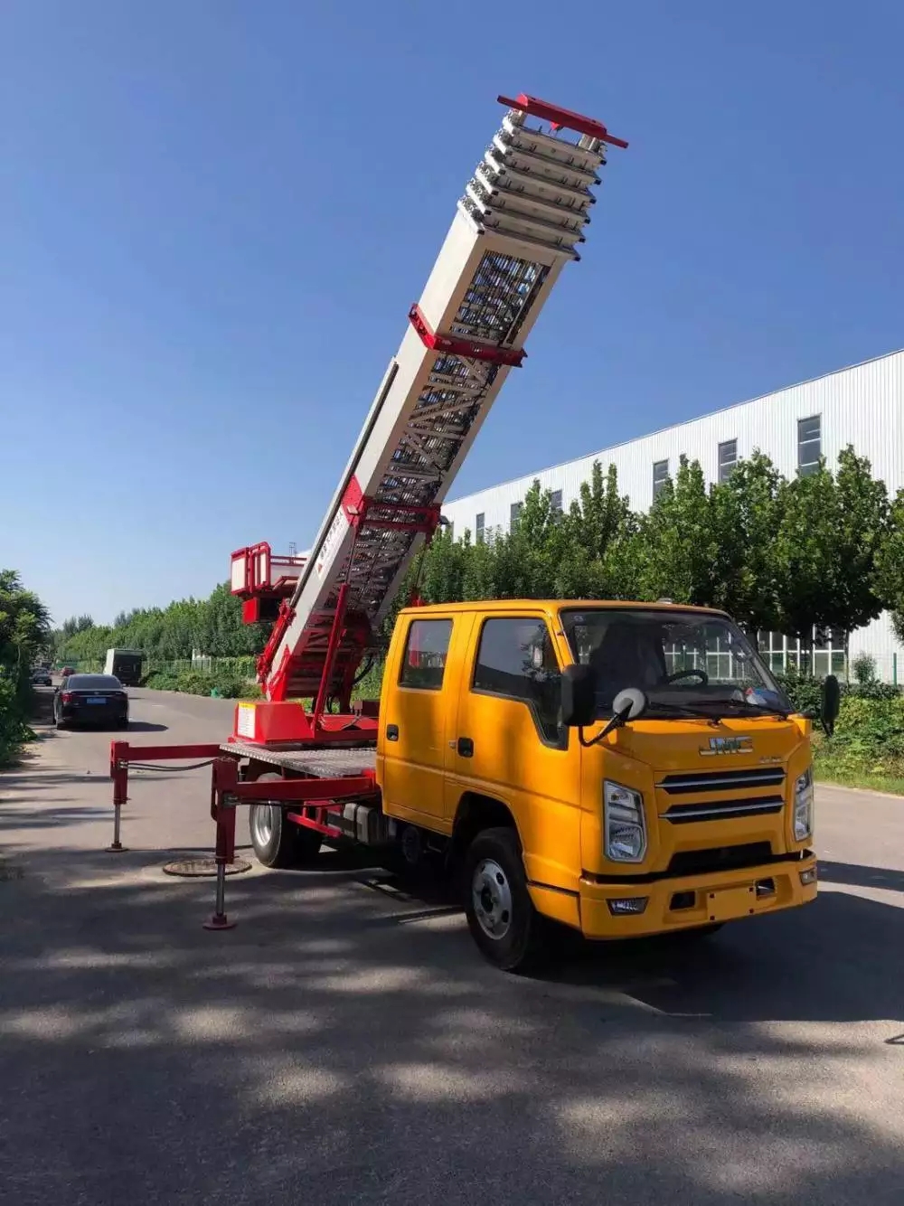 船山附近的云梯车出租服务：轻松解决高空作业需求