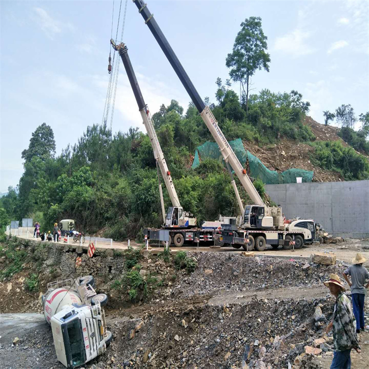 船山汽车掉沟里叫吊车救援要多少钱